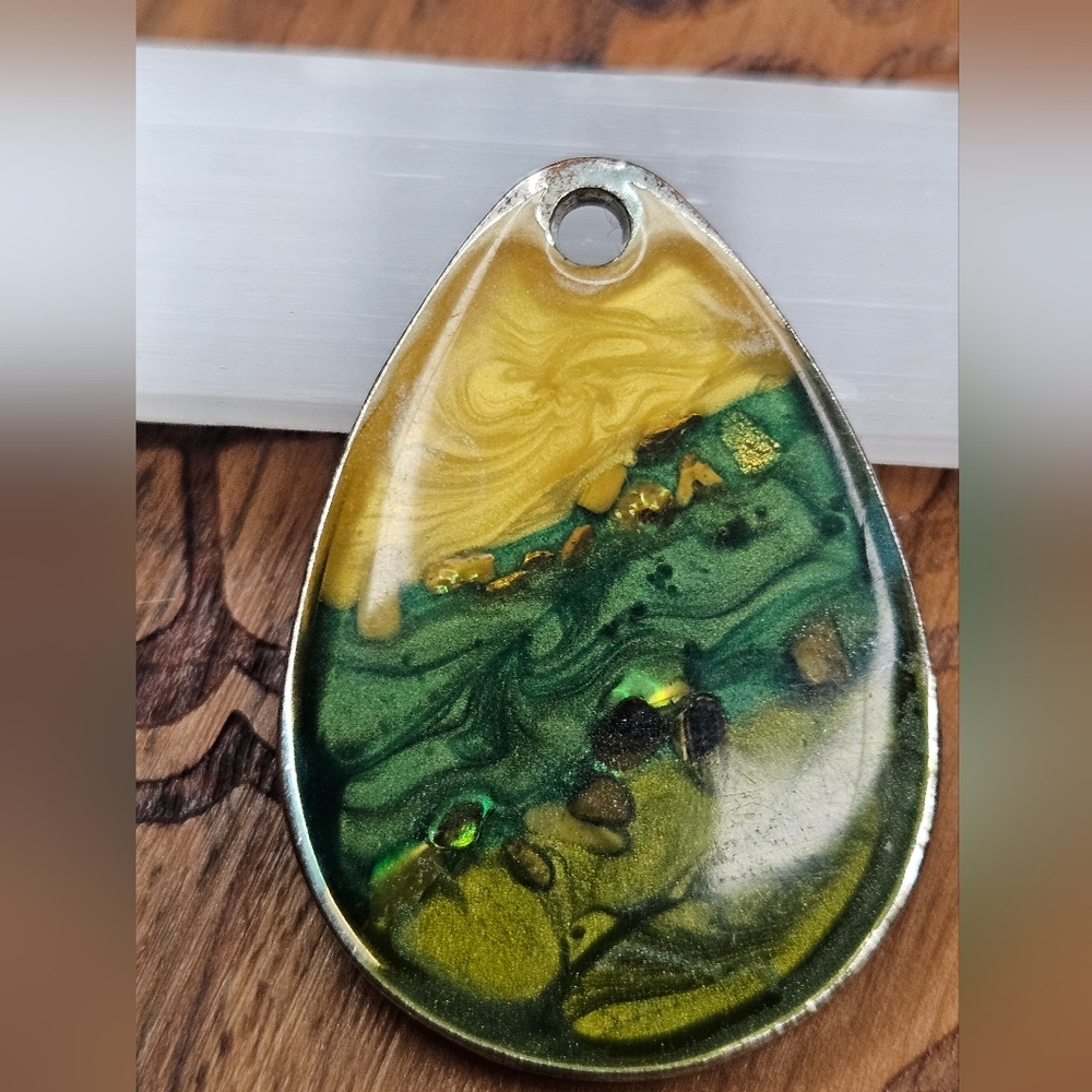 Vintage Kc Green and Gold Abalone Pendant